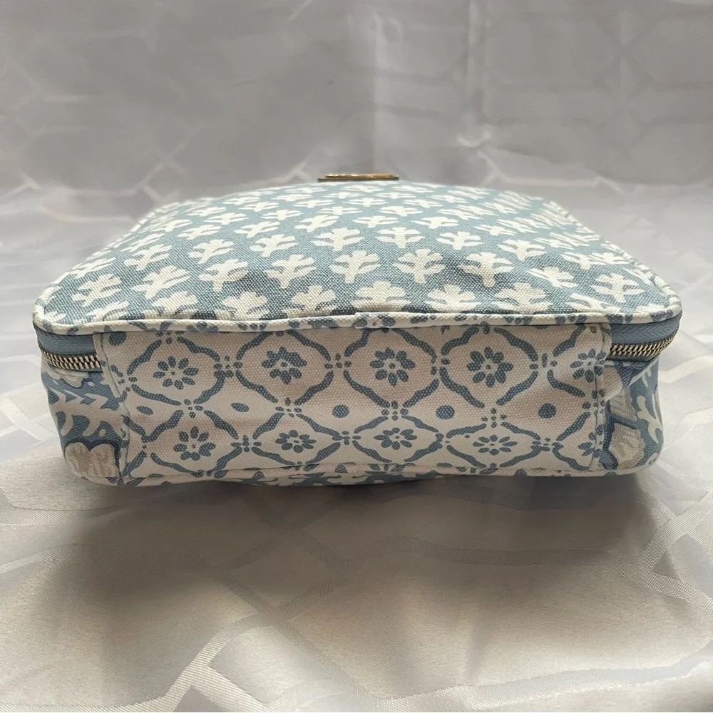 Aerin Estée Lauder Blue White Block Print Cosmetic Travel Bag NWOT